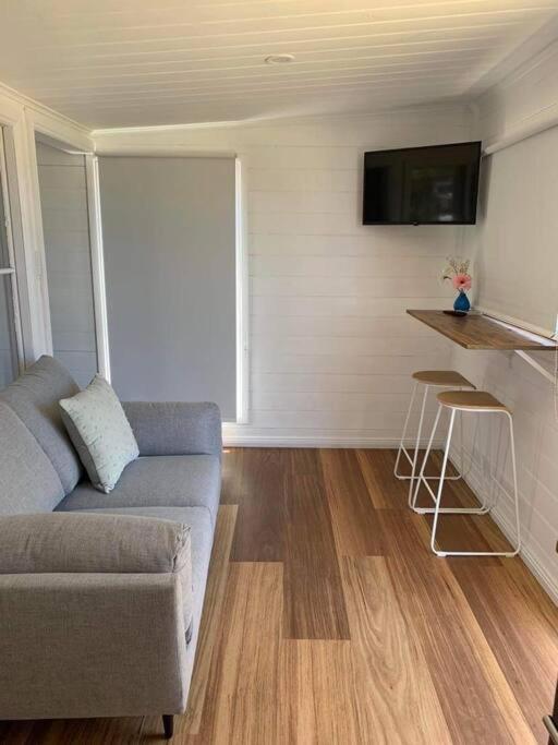 The Wandering Duck - Heritage Tiny House Strahan Luaran gambar